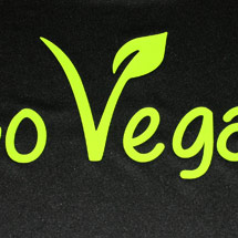 Camiseta Vegana con un diseño hecho con vinilo textil GoVegan